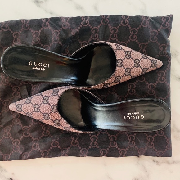 Gucci Shoes - Gucci logo print kitten heel slide